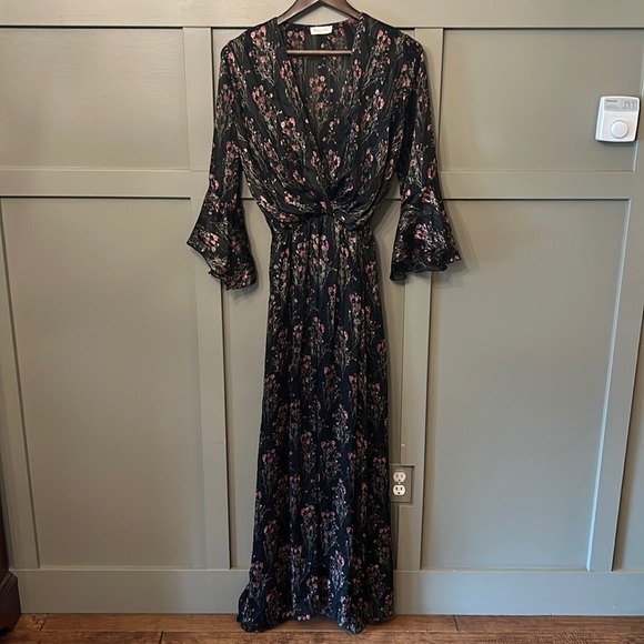 HOLLY & Joey Paris Bell Sleeve Surplice Neck Floral Maxi Dress Sheer Metallic S - Picture 6 of 15